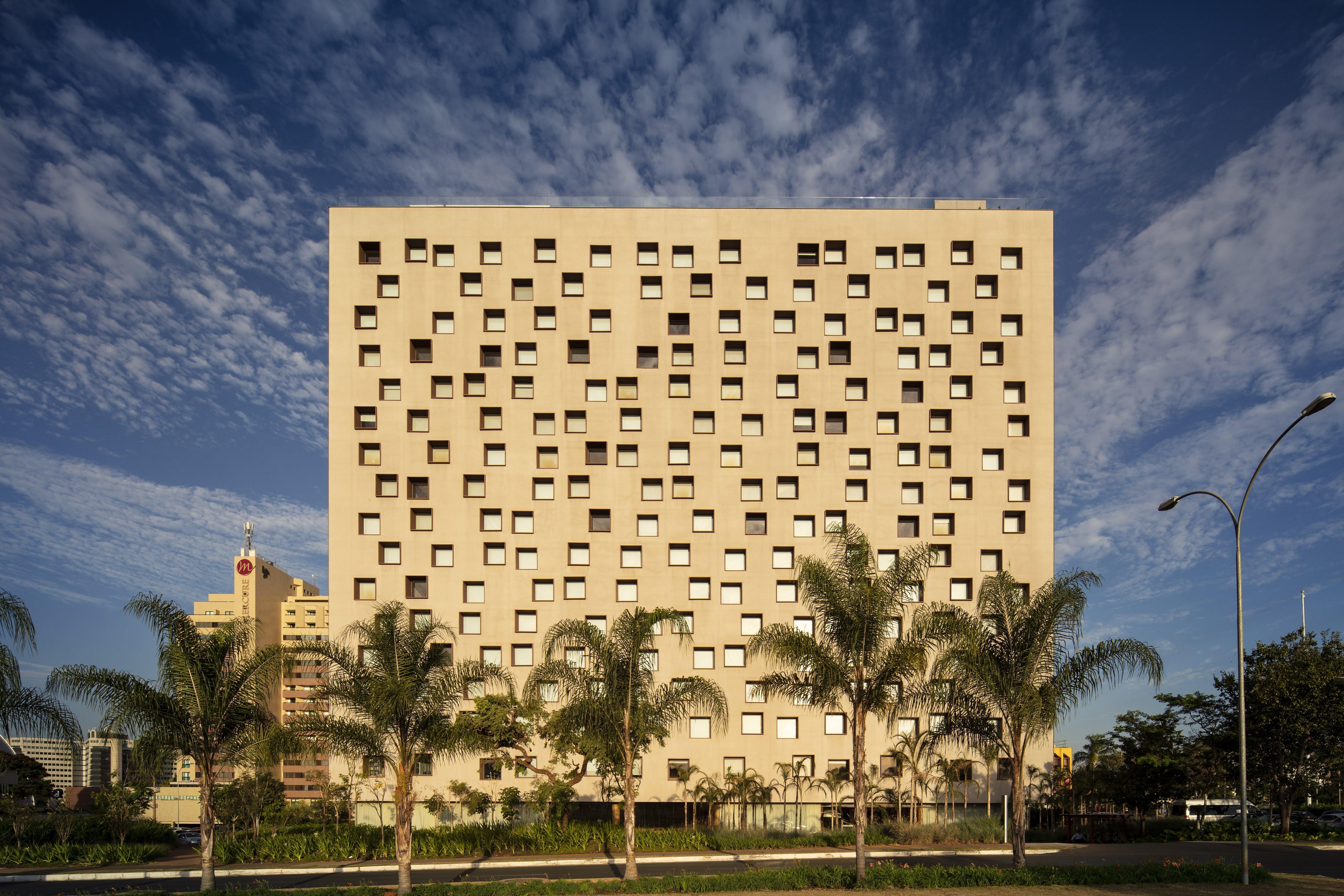 B Hotel Brasília Ngoại thất bức ảnh The 1960s-built 12-storey, 200-bed, 100-room nursing home at the Royal Perth Hospital, Perth, Western Australia.